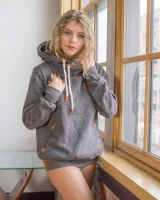 Cosmid - 06-alice-antoinette-takes-off-her-hoodie-0006